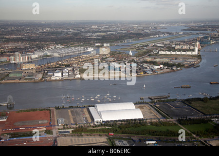 Vue aérienne au nord-est de Royal Victoria Dock Royal Albert Dock London City Airport Tamise David Beckham École de Football S Banque D'Images