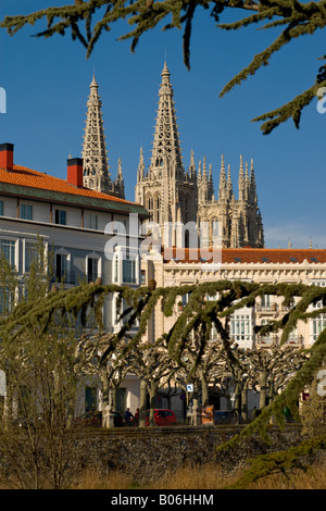 La Cathédrale de Burgos de la Vierge Marie comme vu de la Calle de la Merced Banque D'Images