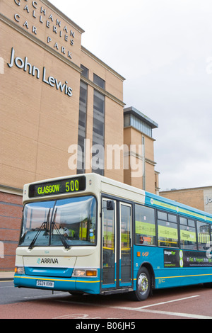 En BUS CITY CENTRE GLASGOW ECOSSE HORS MAGASIN JOHN LEWIS Banque D'Images