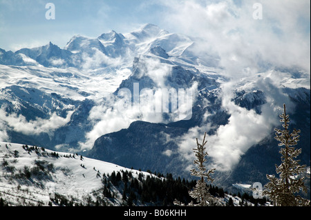 Vue spectaculaire sur le Mont Blanc de la station de ski Les Gets Banque D'Images