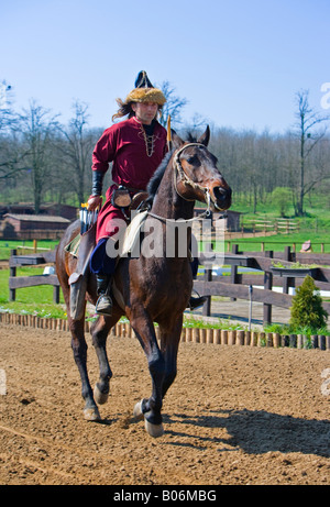 Un spectacle équestre au Parc équestre LAZAR'' montrant la circonscription compétences des Cowboys hongrois. Banque D'Images