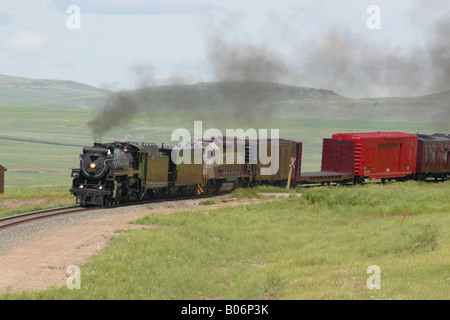 Train à vapeur sur une voie ferrée, des chemins de fer nationaux du Canada, Alberta, Canada Banque D'Images