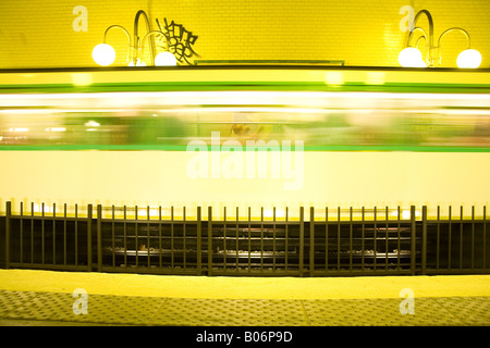 La station de métro cité dans le métro Métro Paris France. Banque D'Images
