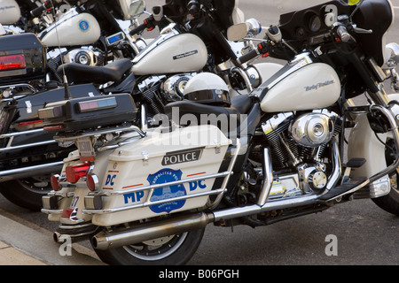 Rangée de motos de police Banque D'Images