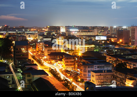 Vue de la nuit de Kota Kinabalu, Sabah, Bornéo Malaisien Banque D'Images