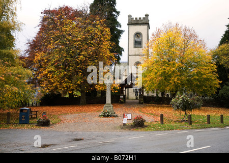 Avis de Kenmore Kirk de la place du village Banque D'Images