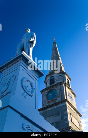 L'Ecosse Scottish Borders Selkirk Sir Walter Scott monument et horloge de l'hôtel de ville situé sur la place du marché, de Selkirk Banque D'Images