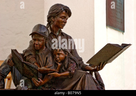 Statue en bronze à l'extérieur e eNational Art Gallery Hamilton Bermudes Banque D'Images