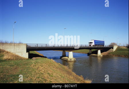 Tattershall Pont sur la rivière Witham, Tattershall, Lincolnshire, Royaume-Uni. Banque D'Images