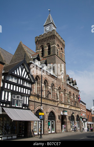 Congleton Cheshire England UK Avril L'impressionnant hôtel de ville datant de 1866 et abritant le Centre d'information de la ville Banque D'Images