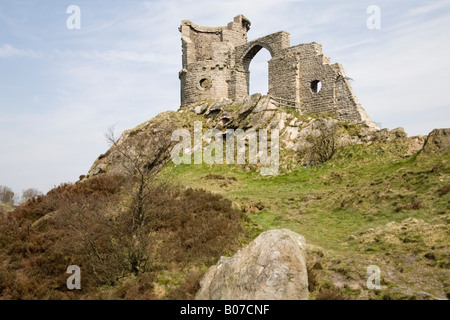 Cheshire Angleterre Avril La maquette ruines de Mow Cop Château bâti sur une colline rocheuse au-dessus du niveau de la mer Banque D'Images