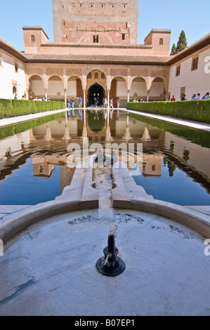 La Cour de myrte et de la Tour de Comares,Alhambra de Grenade, Andalousie, Espagne, Banque D'Images
