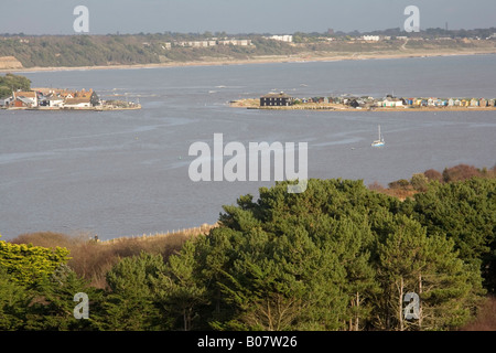 Voir d'Hengistbury Head de l'entrée du port de Christchurch Dorset UK en hiver Banque D'Images