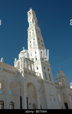 La mosquée Al-Mihdar in Tarim au Yémen est Hadhramawt région bénéficie d'un grand minaret de 54 m entièrement mudbrick ou 175 m de haut Banque D'Images