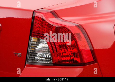 2008 Volvo S40 T5 en rouge - feu arrière Banque D'Images
