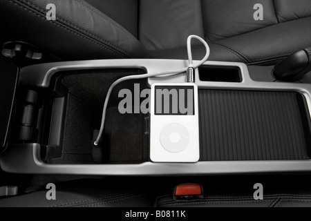 2008 Volvo S40 T5 en rouge - Accessoires jack auxiliaire Banque D'Images