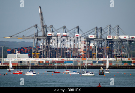 Portiques au SCT le terminal sud de l'Angleterre Banque D'Images