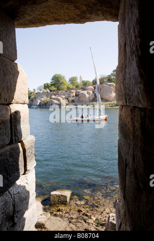 À partir de Nilomètre sur le Nil à rive est, l'île Eléphantine, Assouan, Egypte Banque D'Images