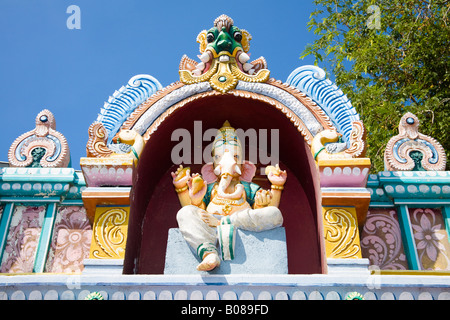 Statue de Ganesh peint coloré Dieu, Vanni Vinayagar Temple, Sattur, Française,, Tamil Nadu, India Banque D'Images