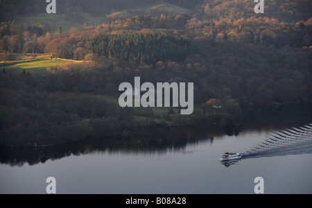 Soirée d'hiver sur le lac Windermere. Banque D'Images