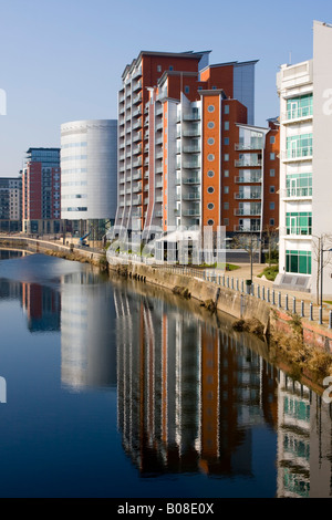 Des appartements et des bureaux à Whitehall Quay sur la rivière Aire Leeds Yorkshire UK Banque D'Images