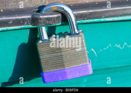 Cadenas en acier Vue de face. Gros plan (macro) Banque D'Images