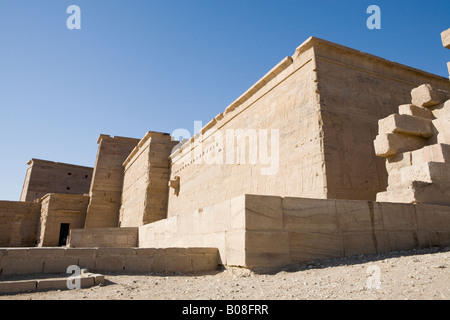 Murs extérieurs au Temple d'Isis, l'île de Philae, Aglika, Assouan. L'Égypte Banque D'Images