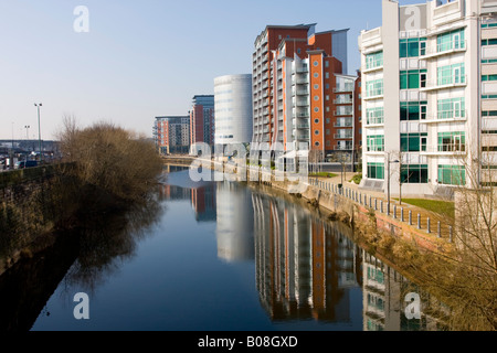 Des appartements et des bureaux à Whitehall Quay sur la rivière Aire Leeds Yorkshire UK Banque D'Images