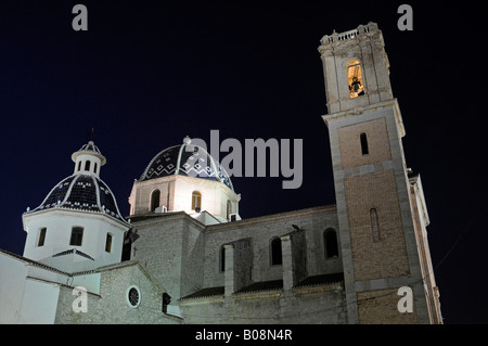 L'église de la Virgen del Consuelo la nuit, Altea, Alicante, Costa Blanca, Espagne Banque D'Images