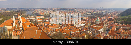 Un aperçu panoramique Photo 3 Vue aérienne de la zone centrale de Prague prises de la tour en haut de la Cathédrale St Vitus. Banque D'Images