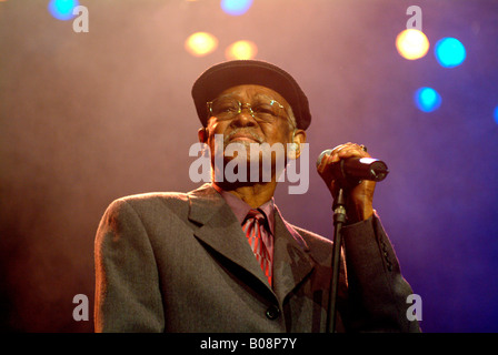 Musicien cubain Ibrahim Ferrer, Buena Vista Social Club, pendant un concert à Innsbruck, Autriche Banque D'Images