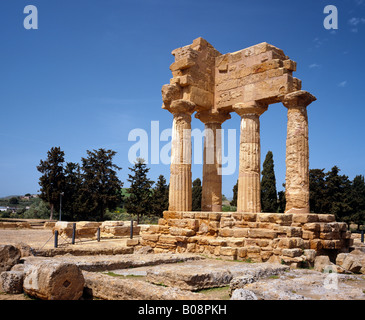 Temple des Dioscures, Castor et Pollux, La Vallée des Temples Agrigente Sicile Italie L'UNION EUROPÉENNE. Banque D'Images