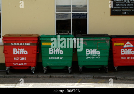 BIFFA Waste Services Company Wheelie Bins Cowes, île de Wight, Royaume-Uni Banque D'Images