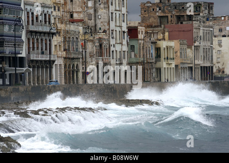 Tempête sur Malecon de La Havane, Cuba, La Habana Banque D'Images