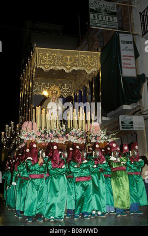 Semana Santa procession pendant la Semaine Sainte à Ronda, La province de Málaga, Andalousie, Espagne Banque D'Images