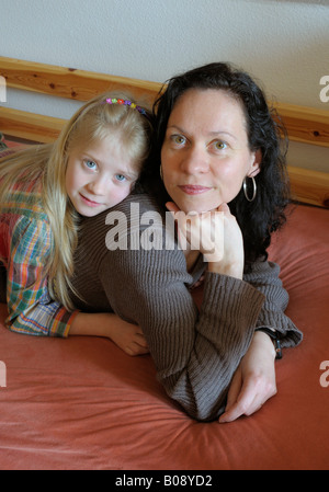 Mère avec enfant, 10 ans Banque D'Images