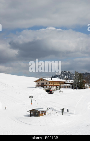 Refuges, cabanes dans l'Oberes Sudelfeld Ski Area, Bavière, Allemagne Banque D'Images