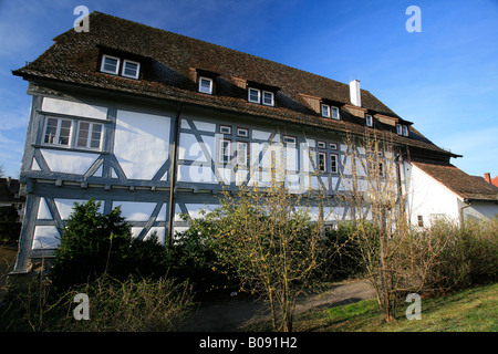 Großes Haus, maison à pans de bois traditionnel qui sert de bibliothèque municipale, Fellbach, Stuttgart, Bade-Wurtemberg, Allemagne Banque D'Images