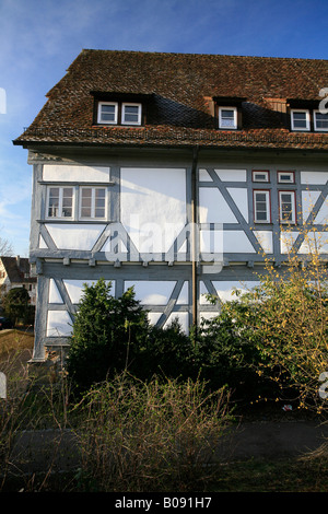 Großes Haus, maison à pans de bois traditionnel qui sert de bibliothèque municipale, Fellbach, Stuttgart, Bade-Wurtemberg, Allemagne Banque D'Images