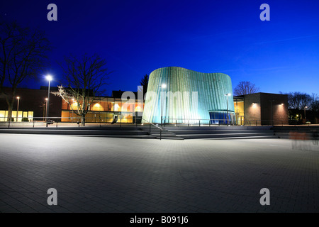 La nouvelle école de musique à la brunante, Berlin, Stuttgart, Bade-Wurtemberg, Allemagne Banque D'Images