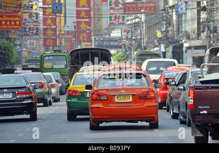 Le trafic lourd dans le quartier chinois, Thaïlande, Bangkok Banque D'Images