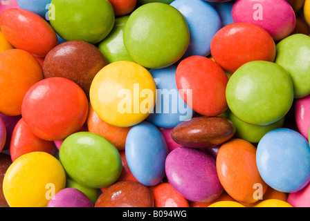 Bonbons colorés, enrobés de chocolats enrobés de sucre Banque D'Images