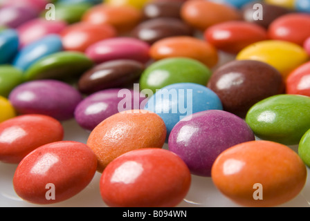 Bonbons colorés, enrobés de chocolats enrobés de sucre Banque D'Images