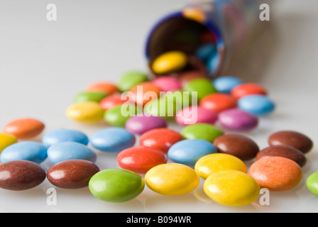 Bonbons colorés, enrobés de chocolats enrobés de sucre Banque D'Images