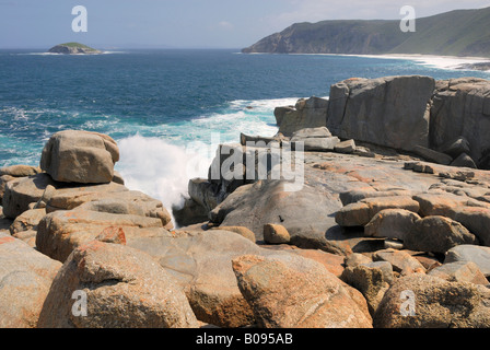 Les évents, la côte rocheuse, Torndirrup National Park près d'Albany, Australie occidentale, Australie Banque D'Images