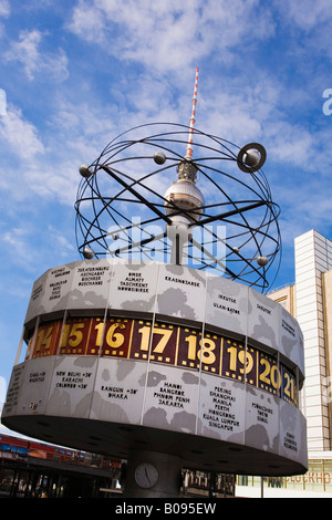 Horloge mondiale, la place Alexanderplatz à Berlin, Allemagne Banque D'Images