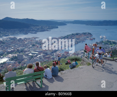 La vue au sud-ouest de Fløyen sur Bergen, Hordaland, Norvège. Banque D'Images