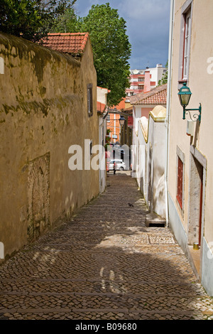 Rue pavée de Sintra, une région touristique par excellence, le Portugal. Banque D'Images