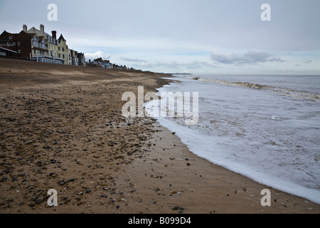 La plage d'Aldeburgh en hiver, Suffolk, Angleterre Banque D'Images