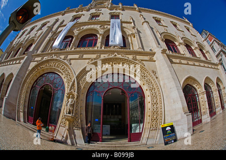 La gare de Rossio, entrée principale, qui est dans une rue agréable Place Rossio à Lisbonne, Portugal. Banque D'Images